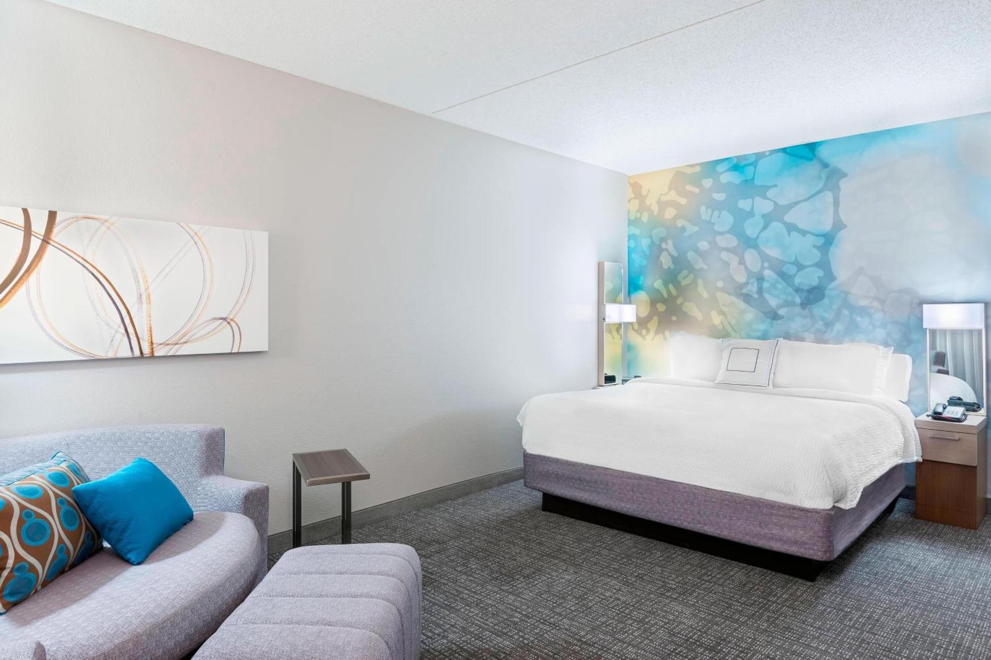 Courtyard Downtown 3*